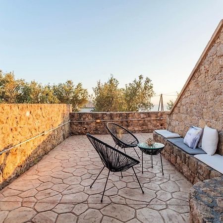 Mani Summer Escape - Spacious Home, Fully Equipped Lévktron 外观 照片
